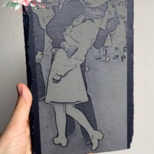 ARDOISE V-J Day in Times Square 22x14cm